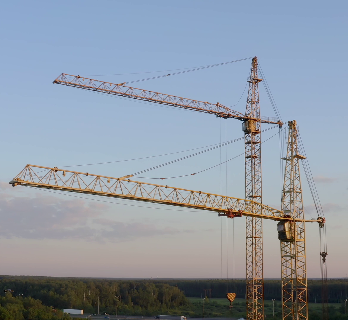 Custom hydraulic pump drive solution for a tower crane application